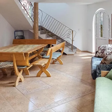 Nyaraló 3 Bedroom Pet Friendly In