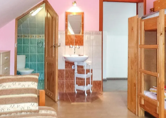 3 Bedroom Pet Friendly In *